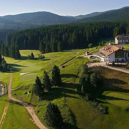 Meltar Boutique Golf & فندق أسياجو